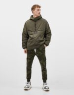 Chaqueta acolchada con bolsillo tipo cangurera