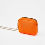 Bolso neón con asa de cadena