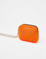 Bolso neón con asa de cadena