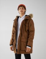 Abrigo estilo parka con capucha